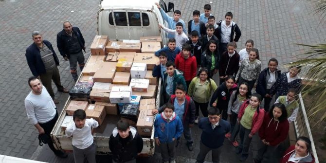 Minik Eller Mülteciler İçin Yardım Topladı