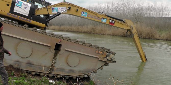 Suyu Giren İş Makinesi Alabora Oldu