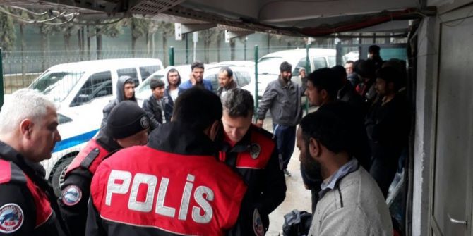 20 Kaçak Göçmen Bilet Almak İsterken Yakalandı