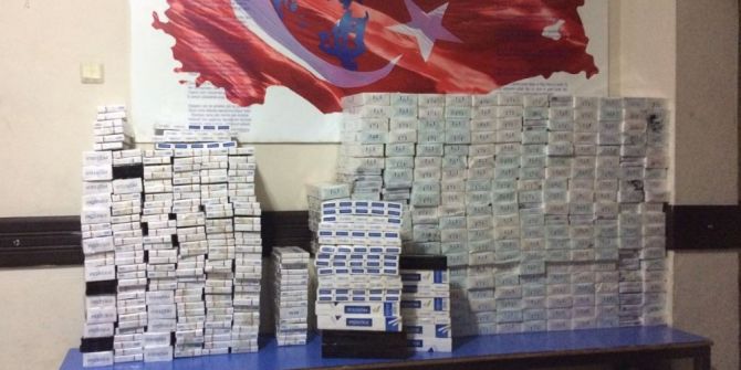 Polisten Kaçanların Aracından 3 Bin 755 Paket Kaçak Sigara Çıktı