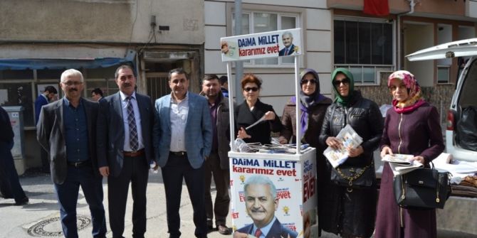 Ak Parti Pazarda Stant Açtı