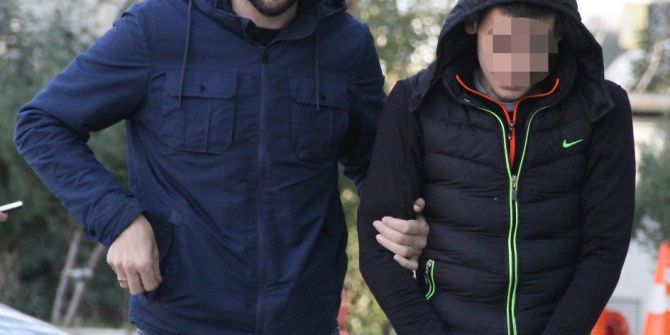 Annesinin Kekik Diye Sokağa Attığı Paket Uyuşturucu Çıktı