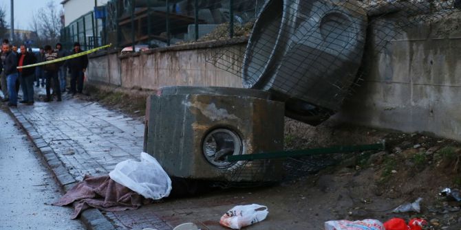 Yaşlı Çiftin Üzerine Beton Kanalizasyon Boruları Düştü: 1 Ölü, 1 Yaralı