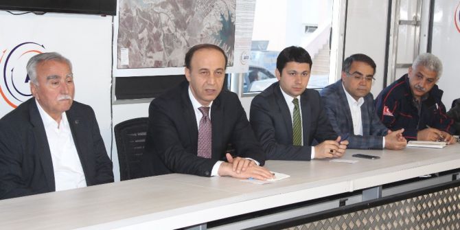 Vali Abdullah Erin Depremzede Muhtarlarla Toplantı Yaptı