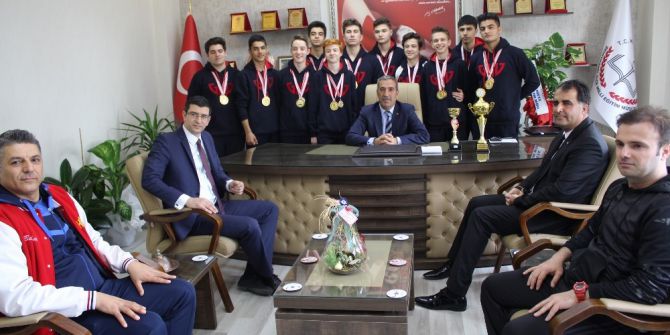 Gkv’nin Şampiyon Ekipi Mehmet Yağcı’yı Ziyaret Etti