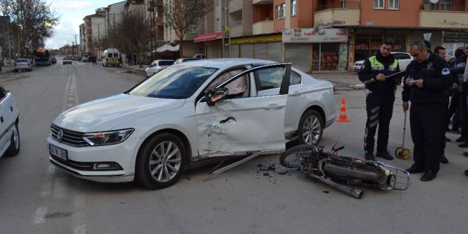 Otomobile Çarpan Motosikletin Sürücüsü Ağır Yaralandı