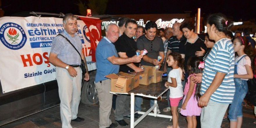 Ayvalık’ta Vatan Ve Demokrasi Nöbeti Devam Ediyor