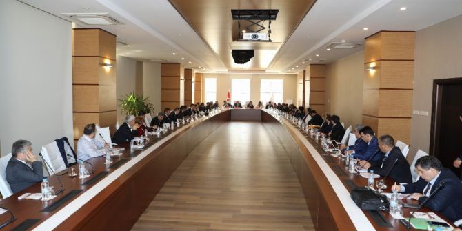 “Türk Yükseköğretim Kurumlarında Suriyeli Öğrenciler” Konferansına Rektör Karacoşkun’da Katıldı