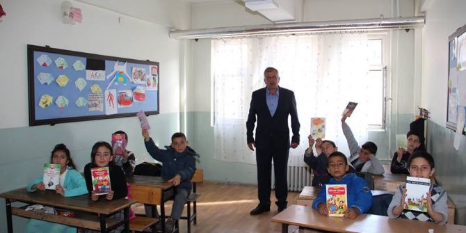 Oltu Şehitler İlkokulu Öğrencilerine Bursa’dan Kırtasiye Desteği