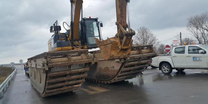 Suya Gömülen İş Makinası Melen’den Çıkarıldı