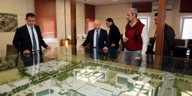 Başkan Çolakbayrakdar Bölge Hastanesini İnceledi