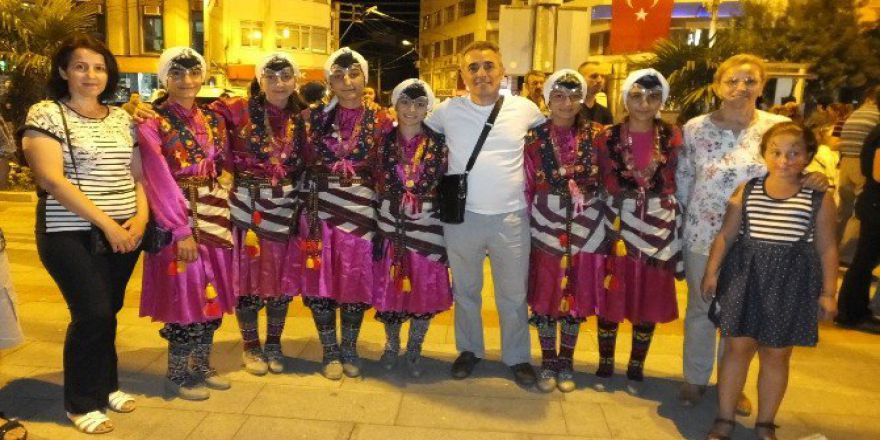 Burhaniye’de Horon Ekibi De Demokrasi Nöbetinde