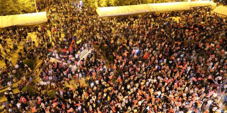 Adıyaman’da, Vatandaşlar Meydanları Boş Bırakmıyor