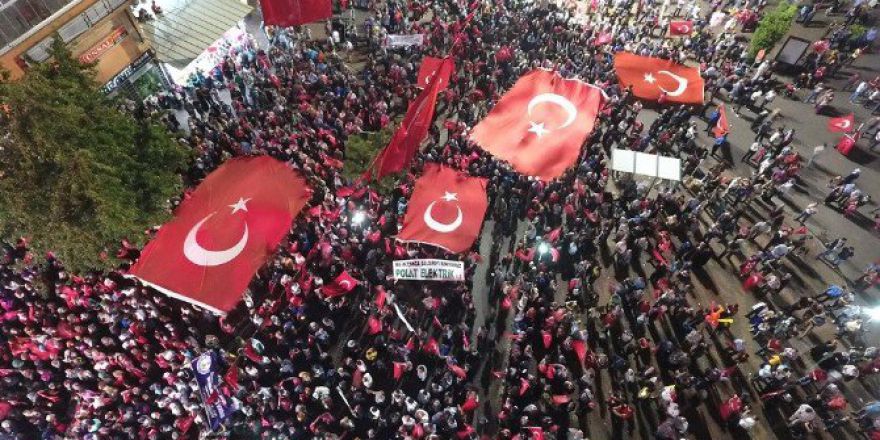 Nöbetin 11. Gününde Meydan Tıklım Tıklım