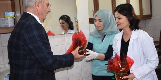 Başkan Kale, Sağlık Çalışanlarını Unutmadı