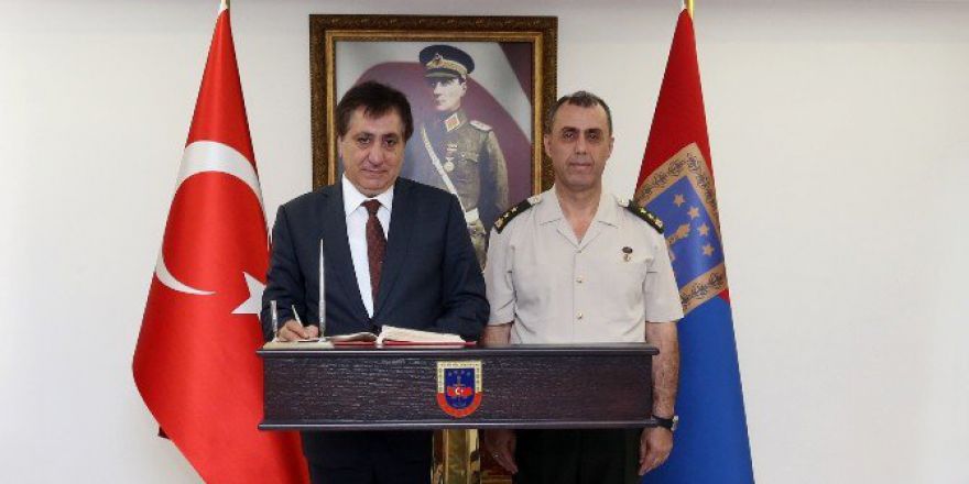 Bursa Valisinden Garnizona Ziyaret