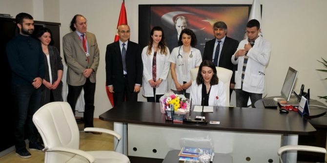 Tıp Bayramı’nda İntörn Doktor Dekan Koltuğuna Oturdu