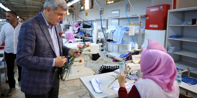 Başkan Karaosmanoğlu Kadın Çalışanlarla Bir Araya Geldi