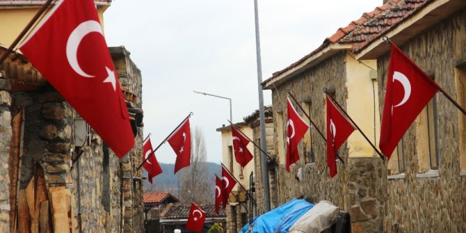 Bu Köyde Her Evde Bayrak Asılı