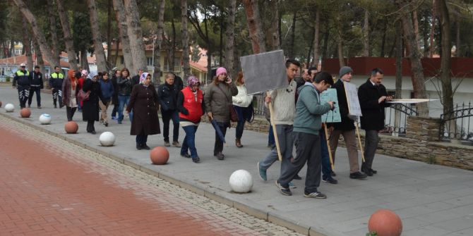 Kula’da Tıp Bayramı Yürüyüşü