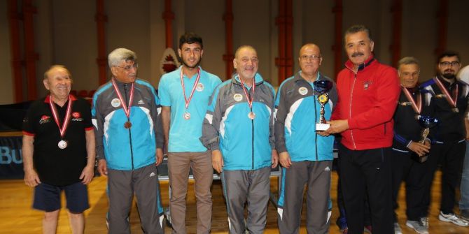 Başkan Tuna, Masa Tenisi Turnuvası’nda Sporculara Destek Verdi