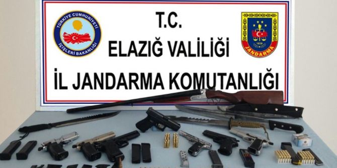 Silah Ve Mühimmat Kaçakçılarına Baskın: 3 Gözaltı