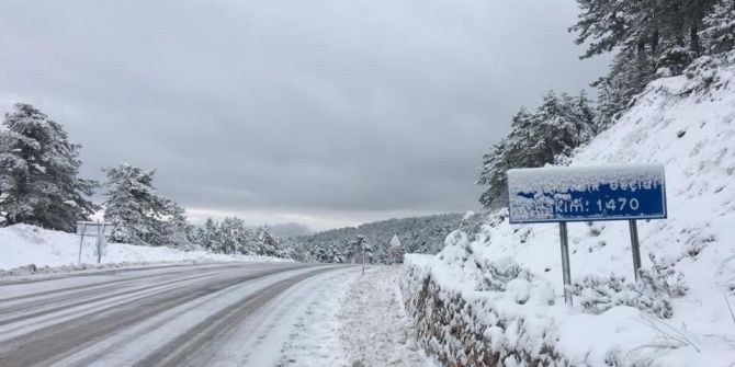 Demirci’de Yüksek Kesimlerde Kar Yağışı