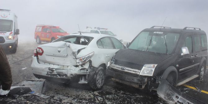 Kayseri’de Zincirleme Trafik Kazası: 15 Yaralı