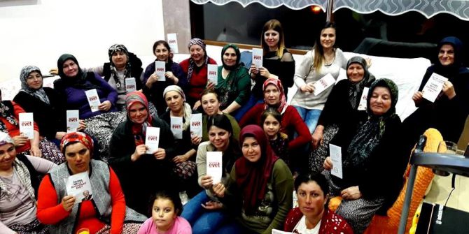 Sarıgöl’de Ak Parti’li Kadınlar Ev Ev Geziyor