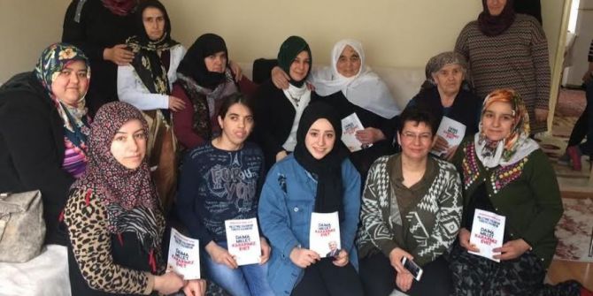 Ak Kadınlar Mahallelerde