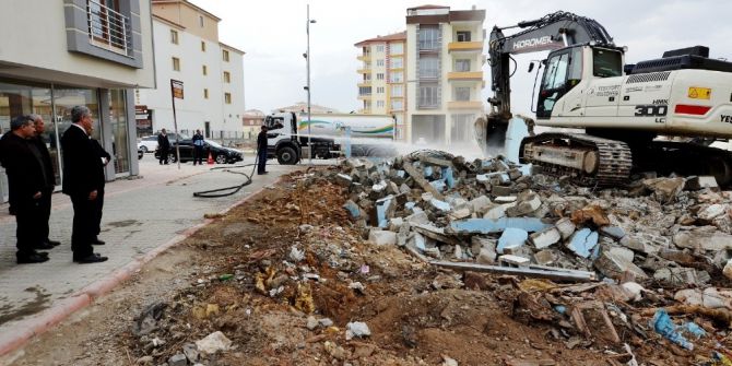 Yeşilyurt Belediyesi, Üç Yılda 136 Metruk Bina Yıkımını Gerçekleştirdi