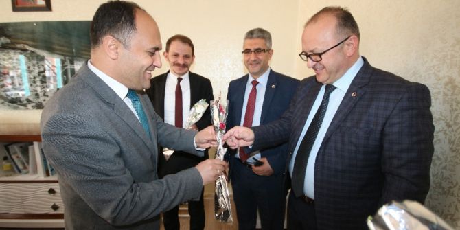 Başkan Özaltun, Sağlık Çalışanlarını Ziyaret Etti