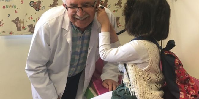 Öğrenciler, Doktorların 14 Mart Tıp Bayramını Kutladı