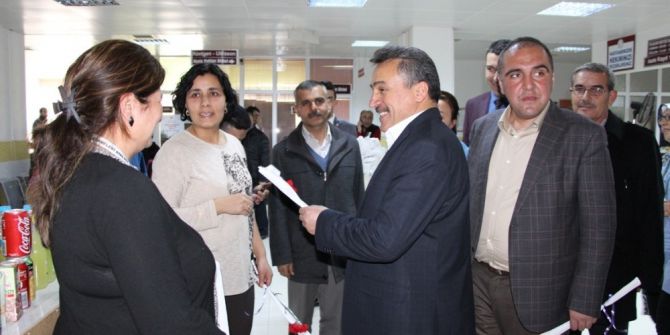 Başkan Tutal’dan Sağlık Çalışanlarına Karanfil