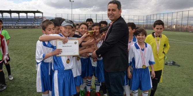 Okullar Arası Küçük Erkekler Futbol Müsabakaları Sona Erdi