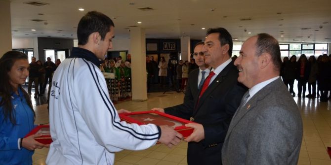 Kutsal Emanetler Törenle Uğurlandı