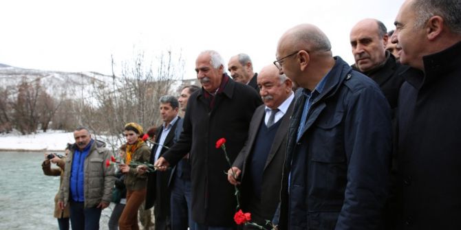 Tunceli’de Munzur’a Karanfil Bırakıldı