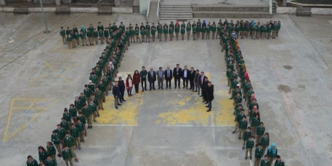 Öğrenciler Pi Sembolü Oluşturdu