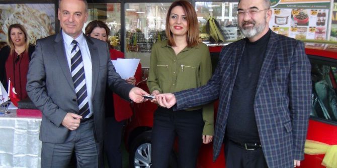 Marketten 30 Tl’lik Alışverişe Otomobil Kazandı