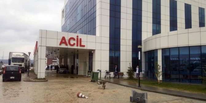 Hastane Kantininde Kavga: 5 Yaralı