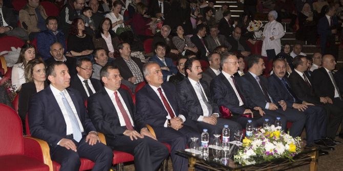 Atatürk Üniversitesi’nde 14 Mart Tıp Bayramı Ve Geleneksel Önlük Giydirme Töreni