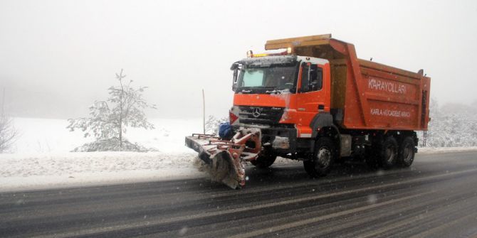 Bolu Dağı’nda Kar Yağışı Ve Sis Ulaşımı Yavaşlattı