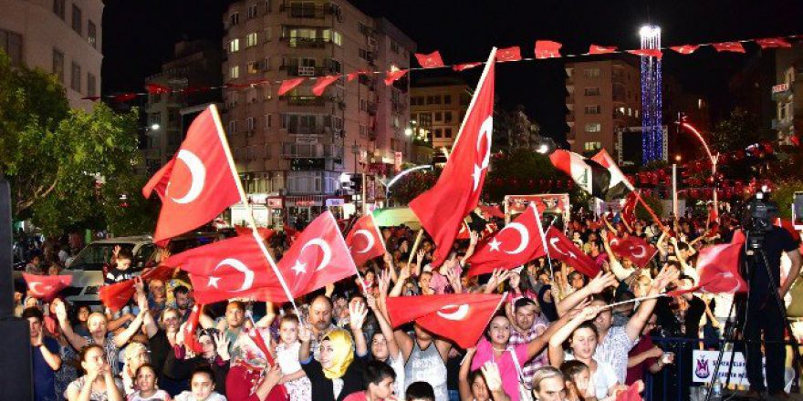 Demokrasi Nöbetleri Cumhuriyet Meydanında Devam Edecek