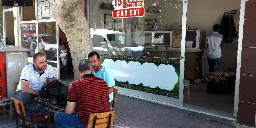 İşyerinin İsmini ‘15 Temmuz Demokrasi Çay Evi’ Olarak Değiştirdi