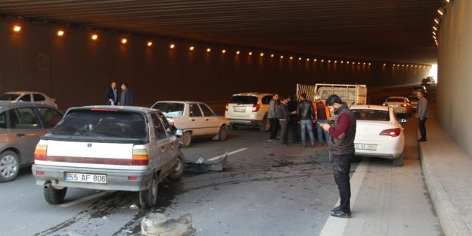 Üç Aracın Karıştığı Kazada, 1 Kişi Yaralandı