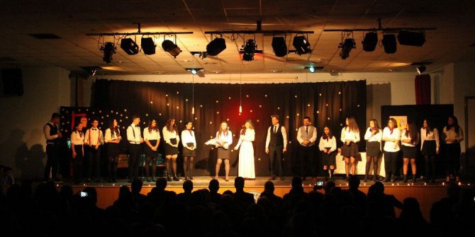 Milaslı Öğrenciler Geceyi Şiirle Süsledi