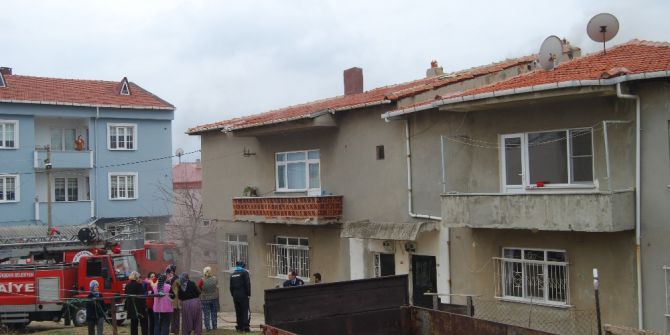 Patlayan Buzdolabı Evi Yaktı