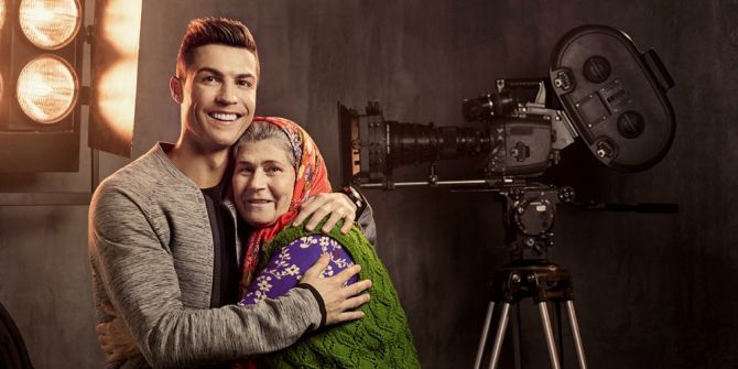 Ronaldo Oynadı, Ümmiye Teyze Yönetti