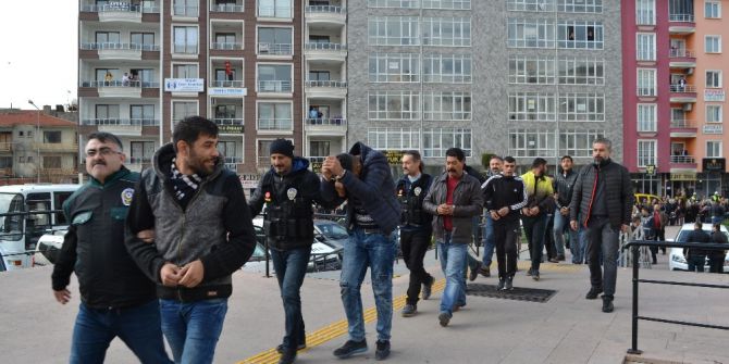 Şafak Operasyonunda Yakalanan 31 Zehir Taciri Adliyeye Sevk Edildi