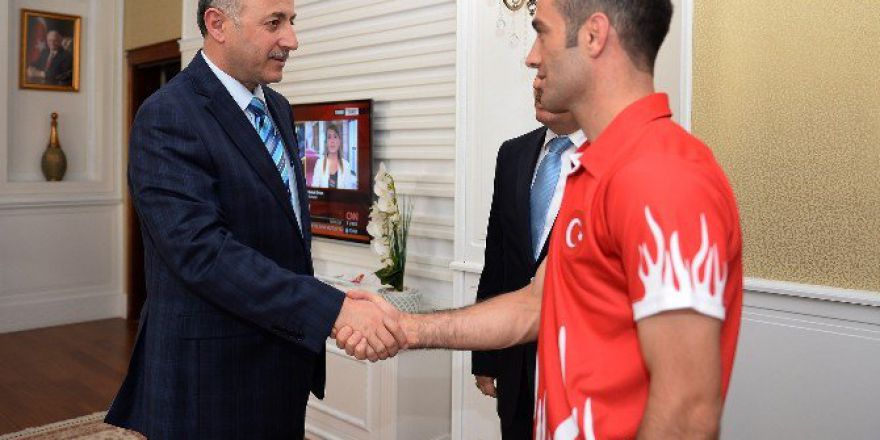 Şampiyonlardan Vali Azizoğlu’na Ziyaret